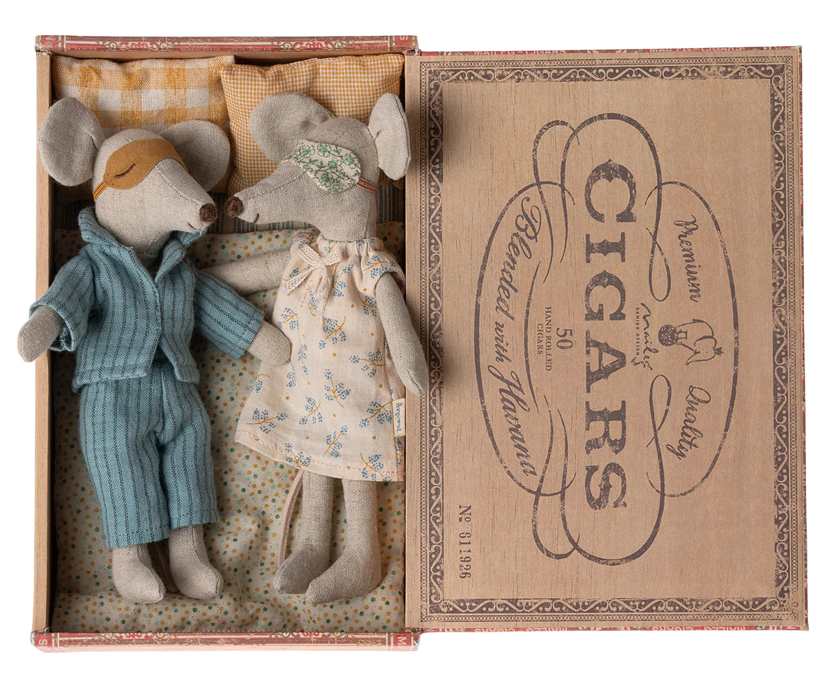 maileg mum and dad mice in cigar box 2023 edition minimono