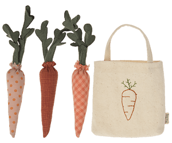 Maileg carrots in shopping bag